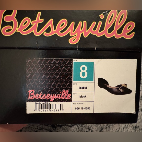 Betsy Johnson Flats - Picture 2 of 8